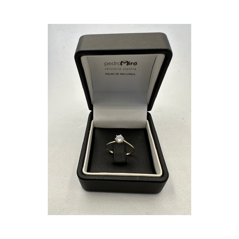 Anillo de ORO amarillo de 18 KTS, con circonita.