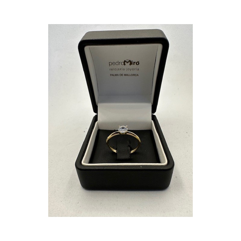 Anillo de ORO amarillo de 18 KTS, con circonita.