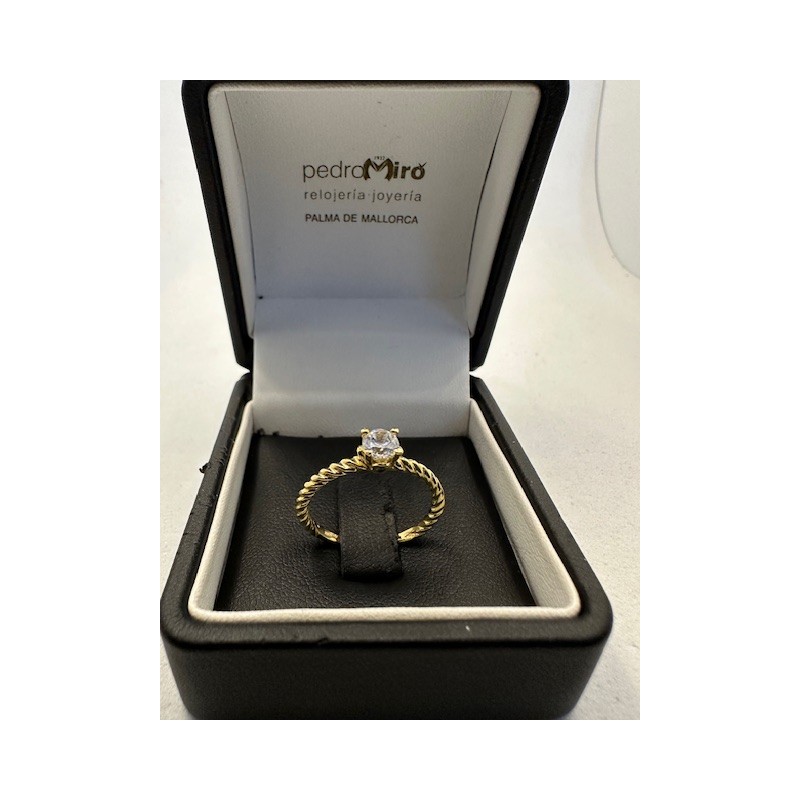 Anillo de ORO amarillo de 18 KTS, con circonita.