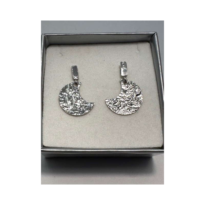 Pendientes plata de ley de 925 m/m, con forma de luna.