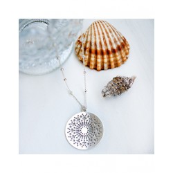 Collar de plata con el...